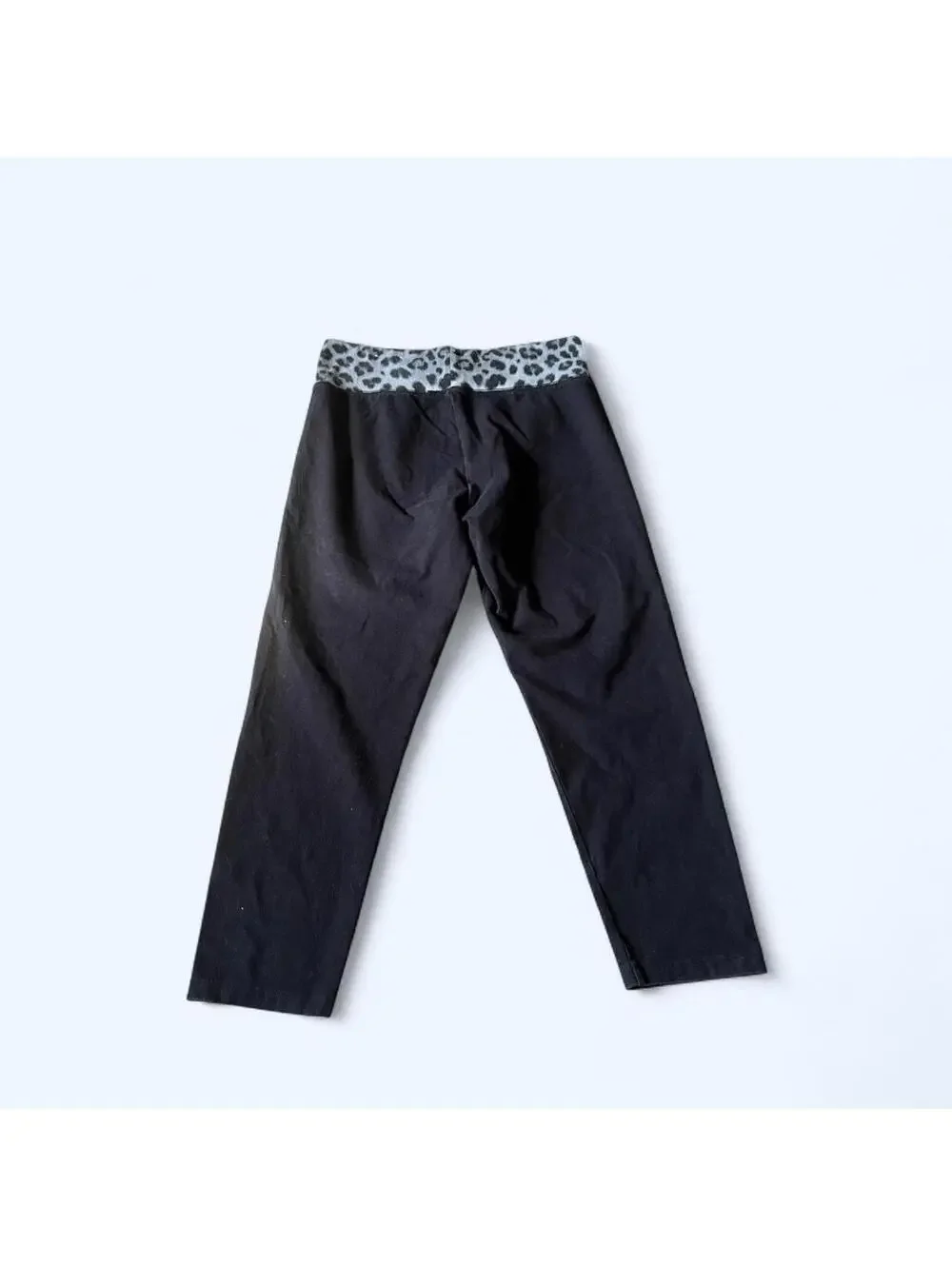 City Streets Y2K Leopard Fold Over Capri Leggings Size Medium - Picture 5 of 6